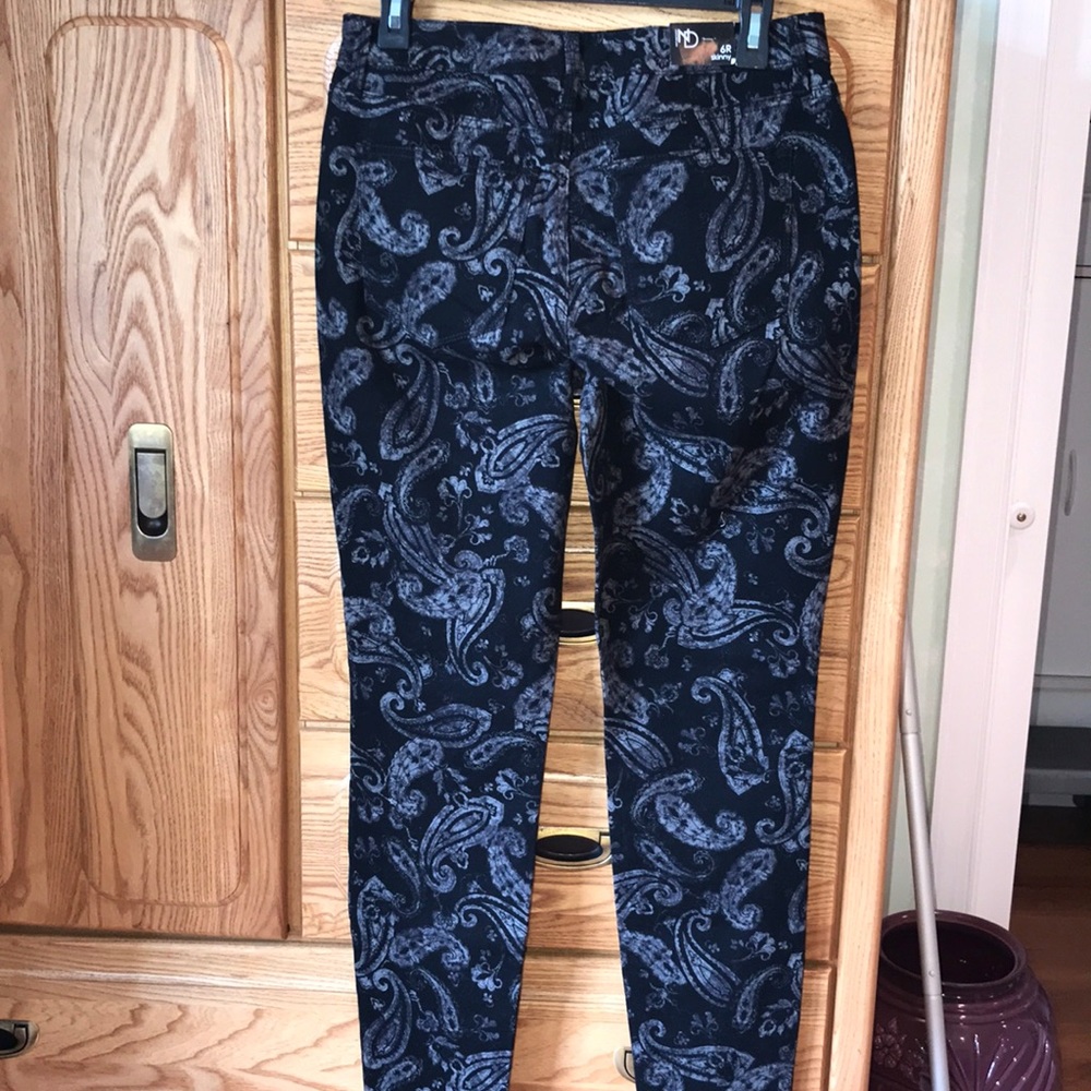 🆕 Black Printed Skinny Jean - Picture 2 of 7